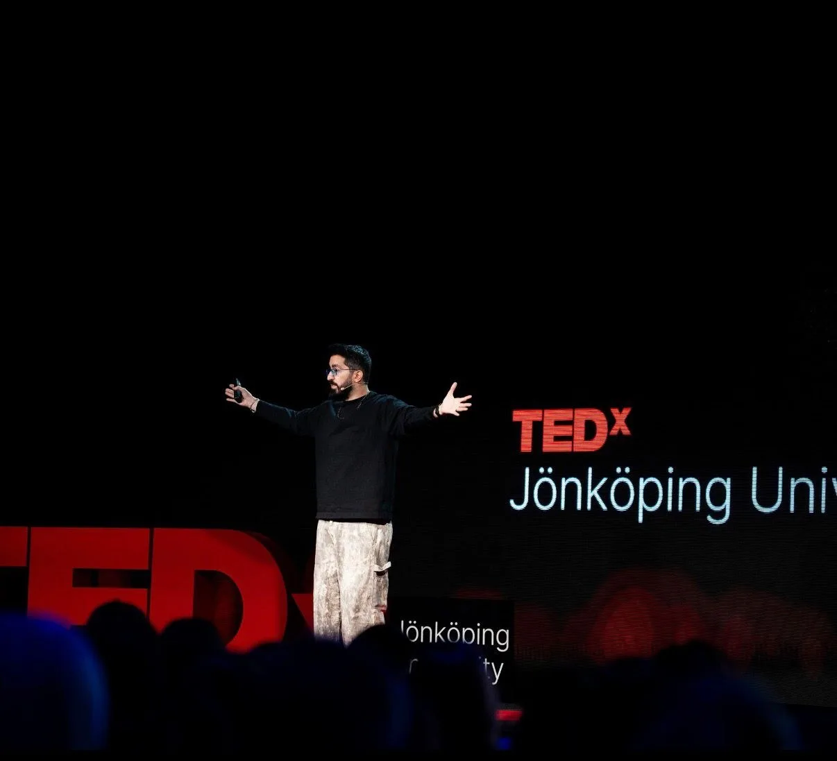 Alexander Morad på TEDx-scenen